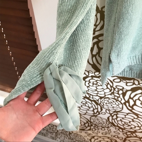 LC Lauren Conrad Mint Green Fuzzy Sweater Bow Sleeve Hi Low Women's Medium M EUC - Picture 7 of 13